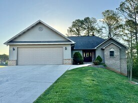 144 Gigi Ln in Loudon, TN - Building Photo