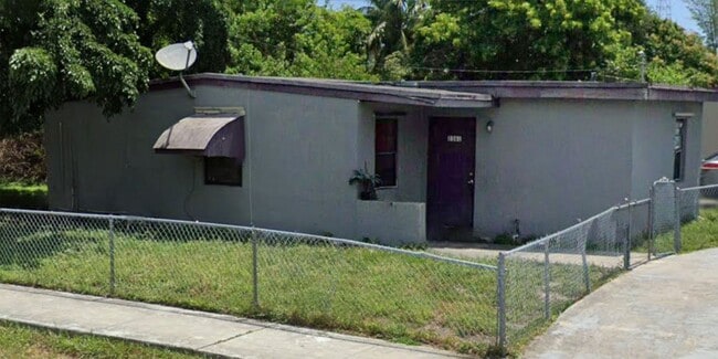 2361 NW 13th Ct in Fort Lauderdale, FL - Building Photo - Building Photo