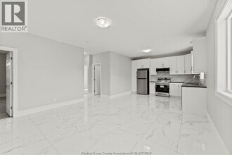 2280 Daytona Ave in Windsor, ON - Building Photo - Building Photo