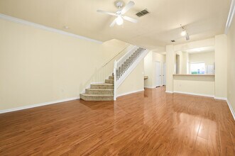 5062 NW 44th Ln in Gainesville, FL - Foto de edificio - Building Photo