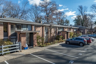 160 Fairfield Woods Rd in Fairfield, CT - Building Photo - Building Photo