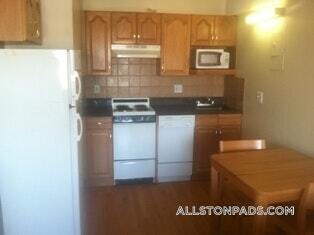 1110 Commonwealth Ave, Unit 514 in Boston, MA - Foto de edificio - Building Photo