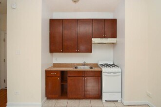 2737 N Spaulding Ave in Chicago, IL - Building Photo - Building Photo