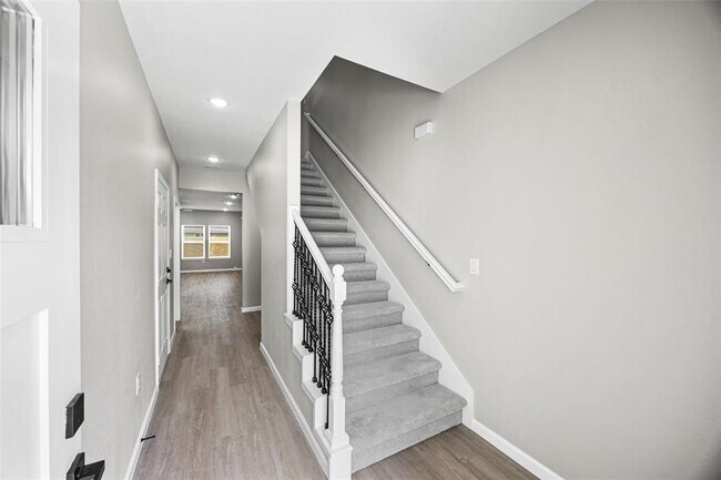 10214 Hollyglen Dr in Houston, TX - Foto de edificio - Building Photo