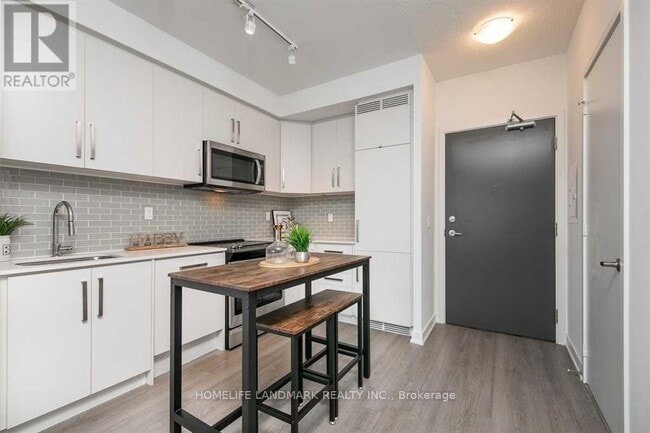 5180 Yonge St in Toronto, ON - Building Photo - Building Photo