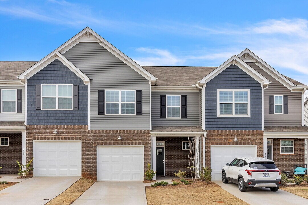 241 E Compass Wy in Easley, SC - Building Photo
