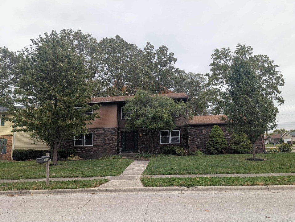 1097 Esther Dr in Lima, OH - Building Photo
