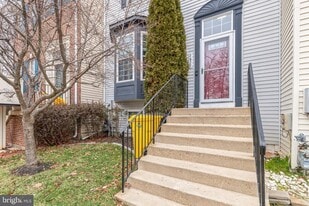 2602 Streamview Dr in Odenton, MD - Building Photo