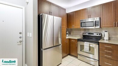 15777 Quorum Dr in Addison, TX - Foto de edificio - Building Photo