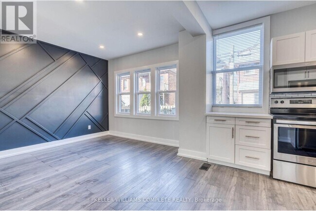 23 Gibson Ave in Hamilton, ON - Building Photo - Building Photo