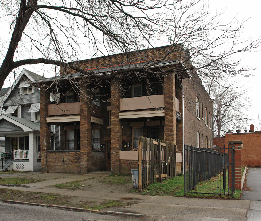 10413 Yale St in Cleveland, OH - Foto de edificio