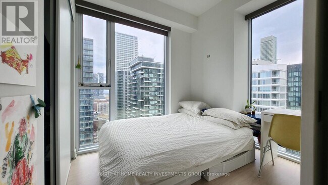 65-2465 Mutual St in Toronto, ON - Building Photo - Building Photo
