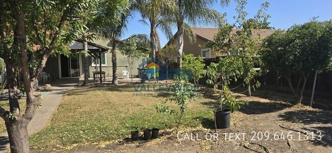 15979 Crescent Park Cir in Lathrop, CA - Building Photo - Building Photo