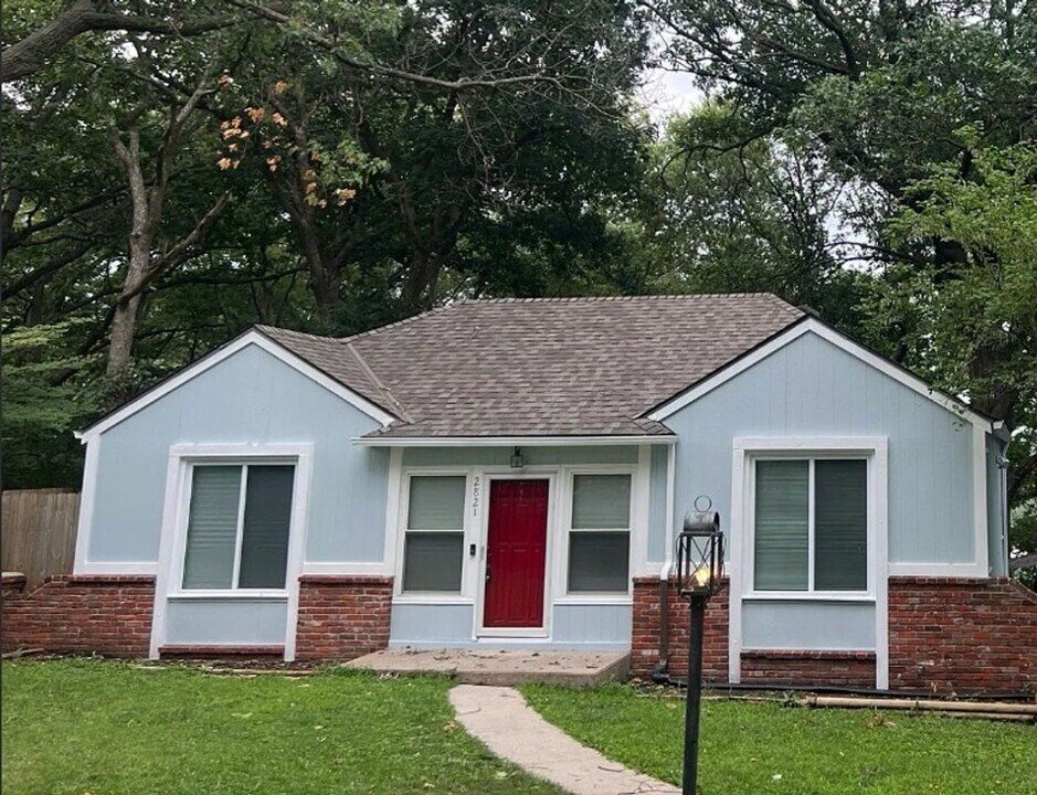 2821 S 22nd Terrace in Kansas City, KS - Building Photo