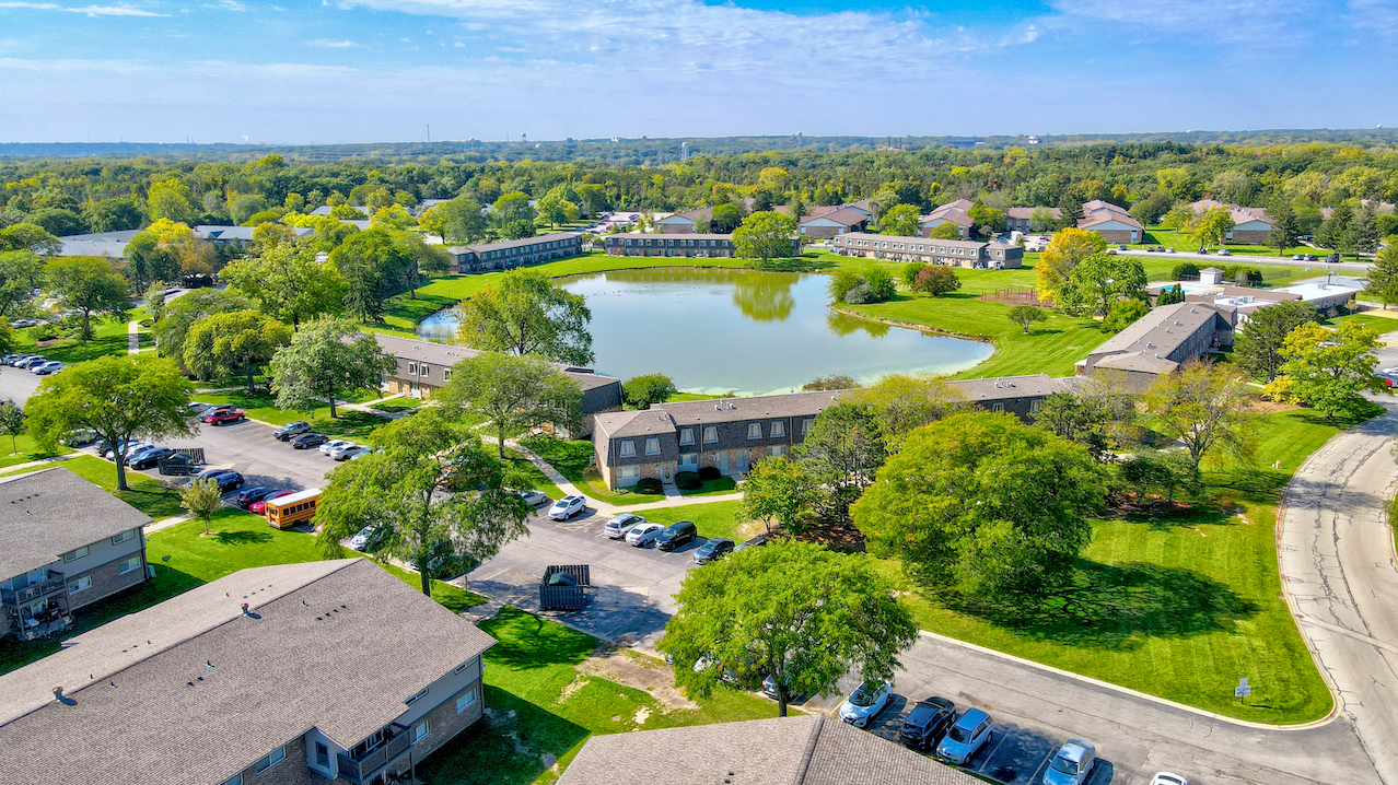 Acclaim at Hinsdale Lake in Willowbrook, IL - Building Photo