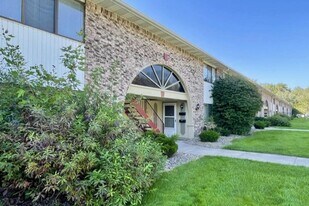 Buffalo Creek Commons in West Seneca, NY - Building Photo