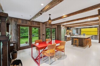 325 Narrow Ln in Bridgehampton, NY - Building Photo - Building Photo