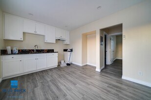 2440 1/2 Fairmount St in Los Angeles, CA - Building Photo