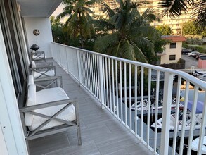 16531 NE 35th Ave, Unit 7 in North Miami Beach, FL - Building Photo - Building Photo