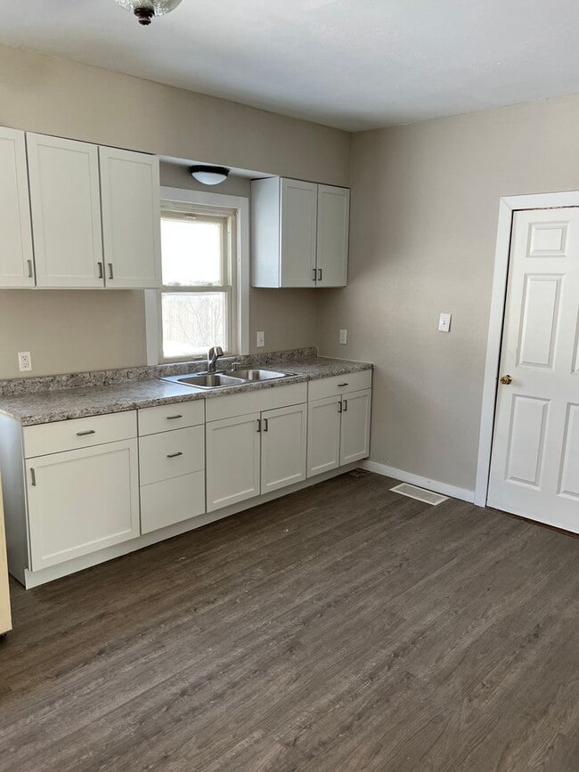 property at 752 Dawson St
