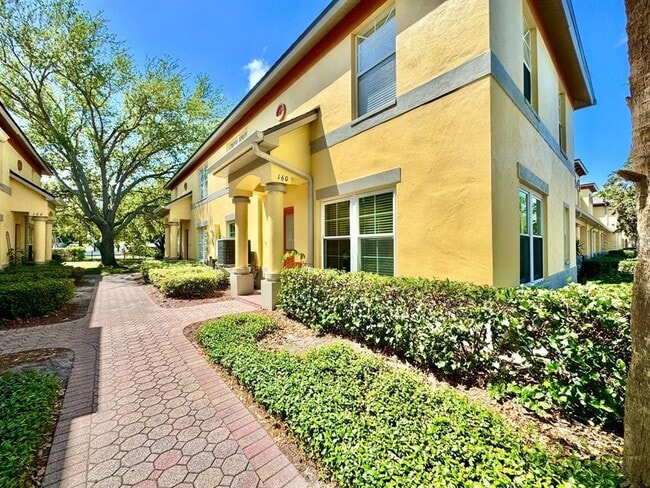 160 Coquina Bay Drive in St. Petersburg, FL - Building Photo - Building Photo