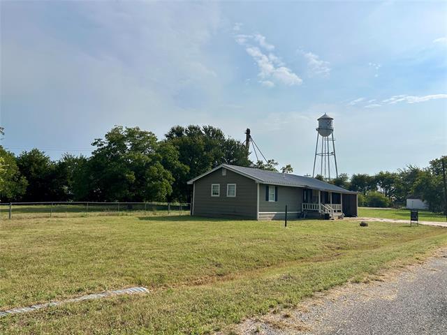 206 W King St in Tom Bean, TX - Building Photo - Building Photo