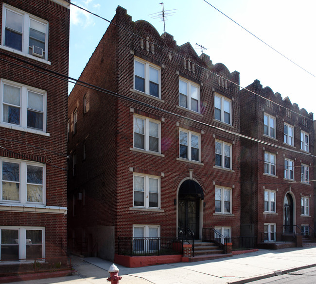 173 W 48th St in Bayonne, NJ - Building Photo - Building Photo