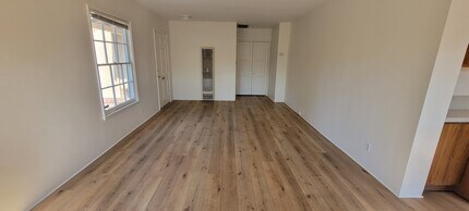 7246 Allott Ave, Unit 7246 in Van Nuys, CA - Building Photo - Building Photo