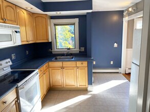 346 Ocean St, Unit 2 in South Portland, ME - Building Photo - Building Photo