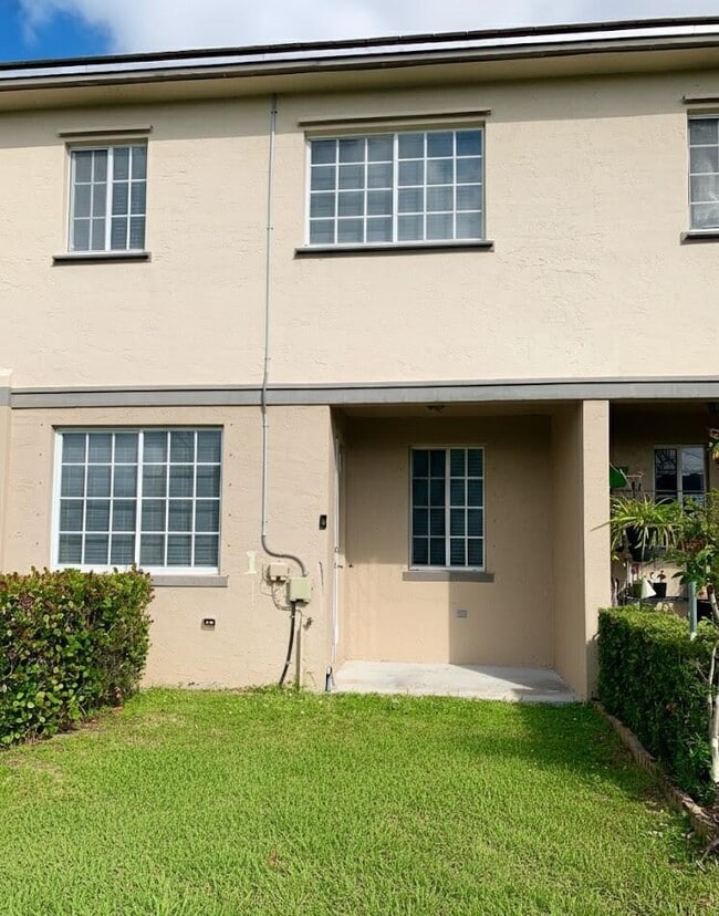 2007 Nassau Dr in Riviera Beach, FL - Building Photo - Building Photo