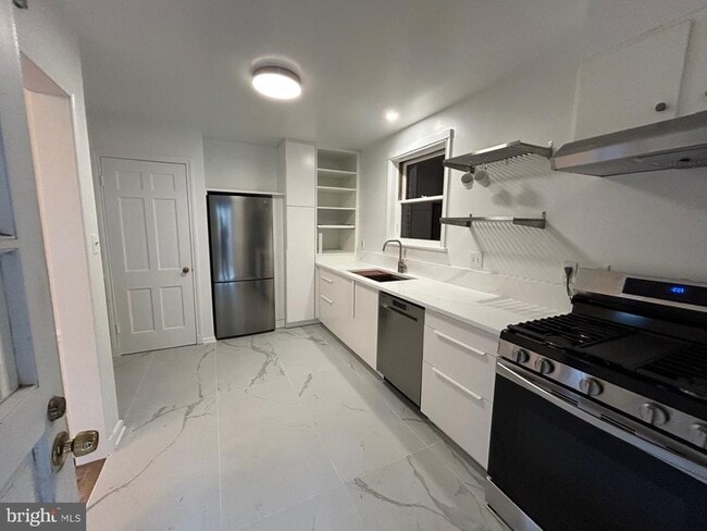 property at 5507 Chesterbrook Rd