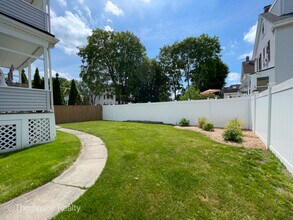 40 Cherry St, Unit 1 in Medford, MA - Building Photo - Building Photo