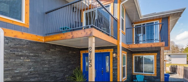2745 Departure Bay Rd in Nanaimo, BC - Building Photo - Building Photo