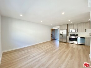 3207 W 3rd St in Los Angeles, CA - Foto de edificio - Building Photo