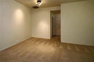 125 Camelia Pkwy in Kyle, TX - Building Photo - Building Photo