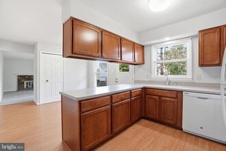 9713 Waterline Dr in Burke, VA - Building Photo - Building Photo