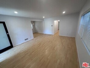 2521 Abbot Kinney Blvd in Los Angeles, CA - Building Photo - Building Photo