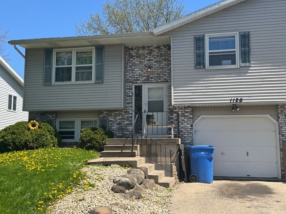 1126-1128 Sausalito Dr in Waunakee, WI - Building Photo