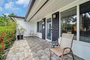 1319 Buchanan St in Hollywood, FL - Building Photo