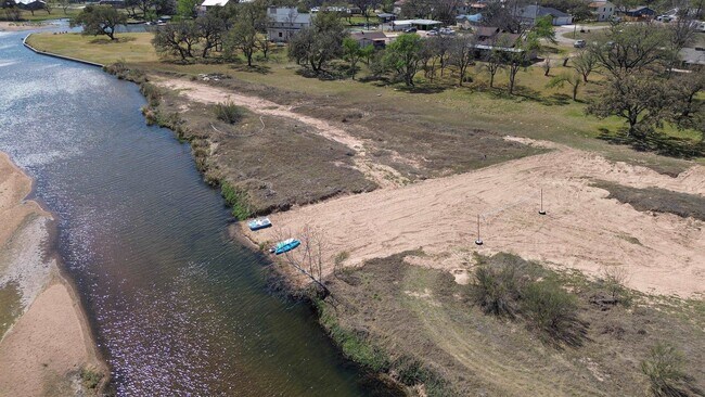 142 Lake Shore Dr in Horseshoe Bay, TX - Building Photo - Building Photo