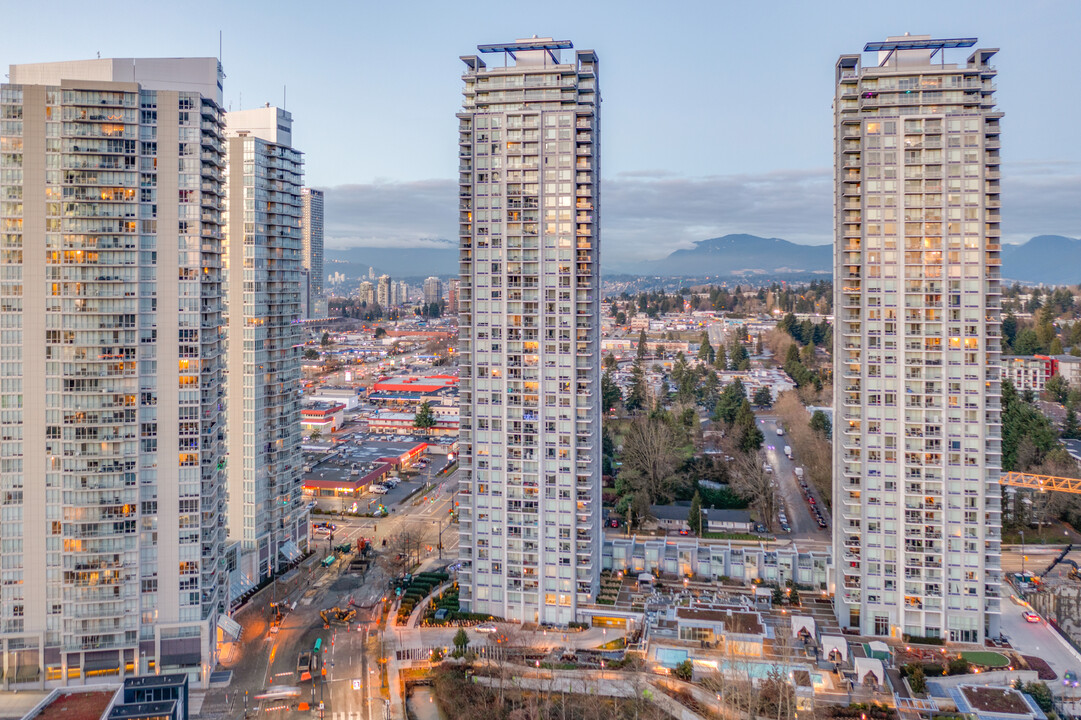 Park Avenue West in Surrey, BC - Building Photo