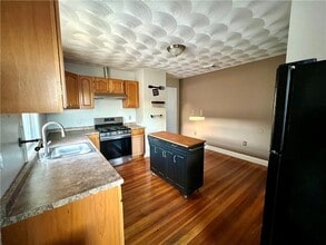 360 Weeden St in Pawtucket, RI - Foto de edificio - Building Photo