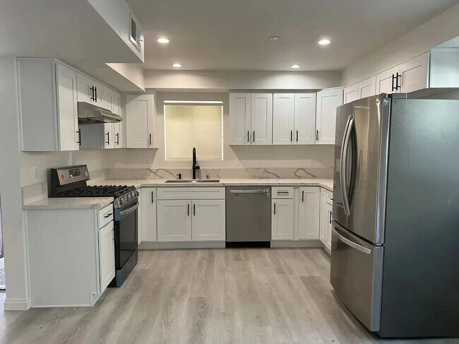 1258 W 37th Dr in Los Angeles, CA - Building Photo - Building Photo