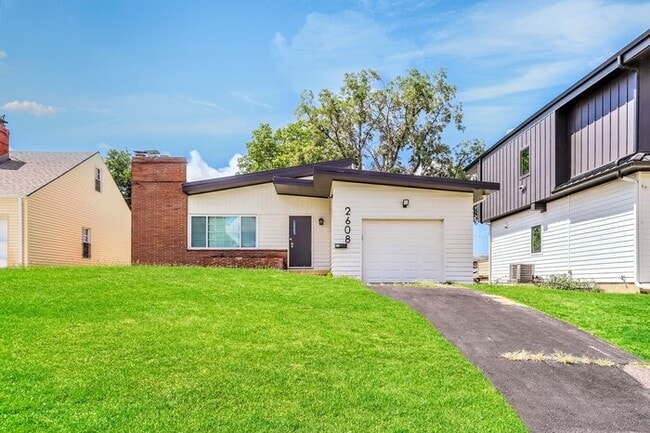 property at 2608 W Paseo Blvd