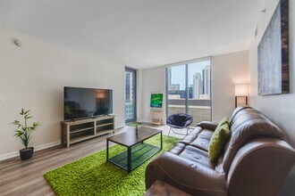 31 SE 6th St, Unit 1807 in Miami, FL - Building Photo - Building Photo