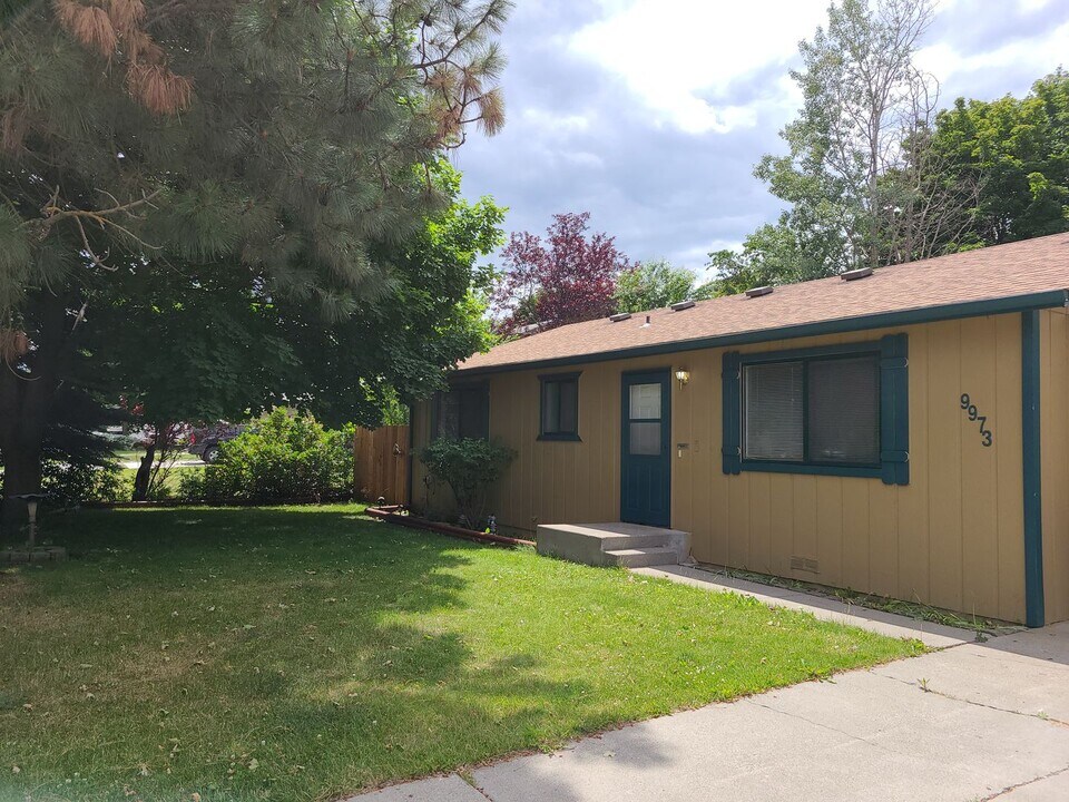 9973 9975 in Hayden, ID - Building Photo