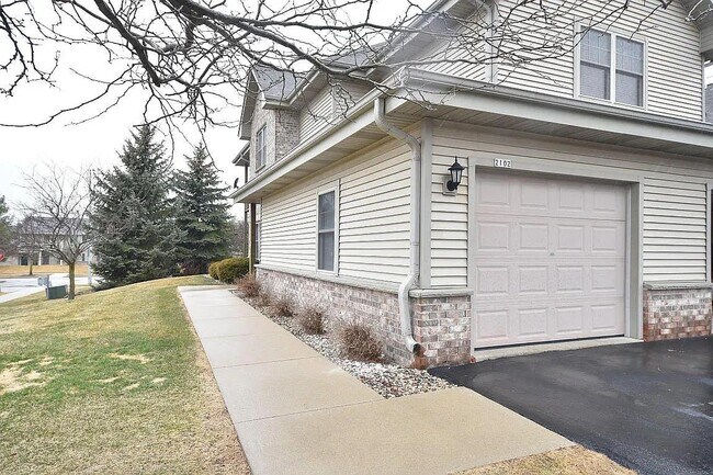 2102 Seminole St in Grafton, WI - Building Photo - Building Photo