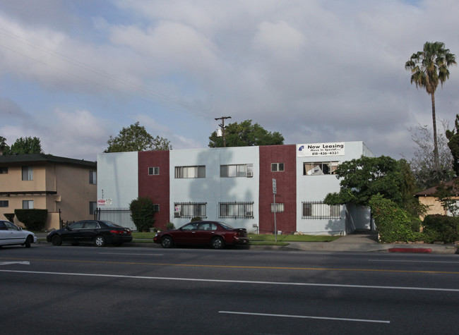 6737 Woodman Ave in Van Nuys, CA - Building Photo - Building Photo