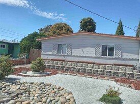 16293 Galway Ct in San Lorenzo, CA - Building Photo