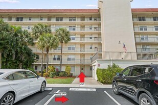 3871 Via Poinciana in Greenacres, FL - Building Photo